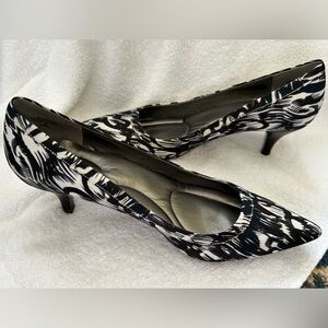 Bandolino Black and White Patterned Kitten Heel Pumps